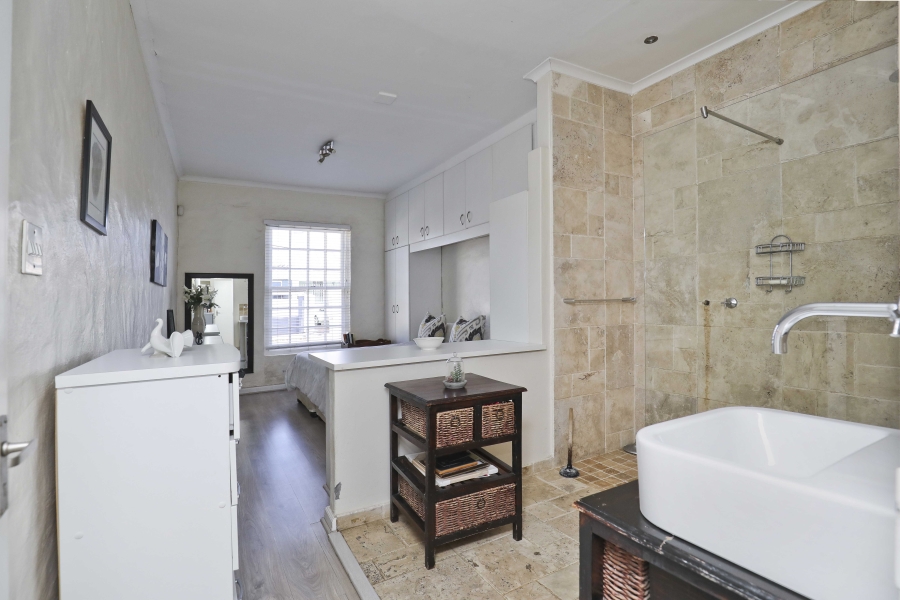 To Let 2 Bedroom Property for Rent in Kenilworth Western Cape